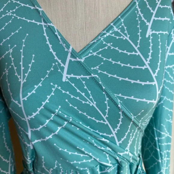 Patty Boutik Sea Mist Green and White Wrap a around Dress. Size Small - Picture 2 of 8